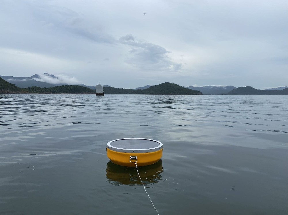 浮標(biāo)水質(zhì)監(jiān)測(cè)站實(shí)拍案例-香港銀線灣